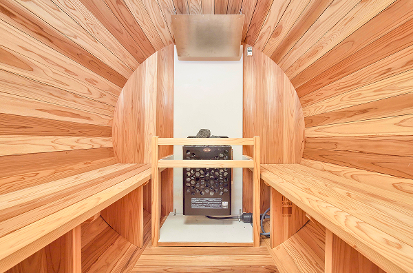 綺麗なサウナ内装